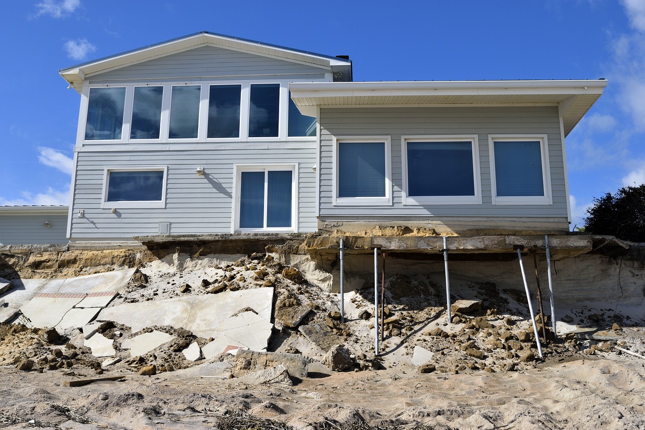 beach erosion, hurricane matthew, damage-1826086.jpg